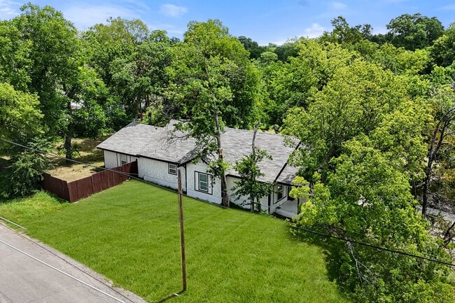 Building Photo - Charming Renovated Home for Lease in Denison!