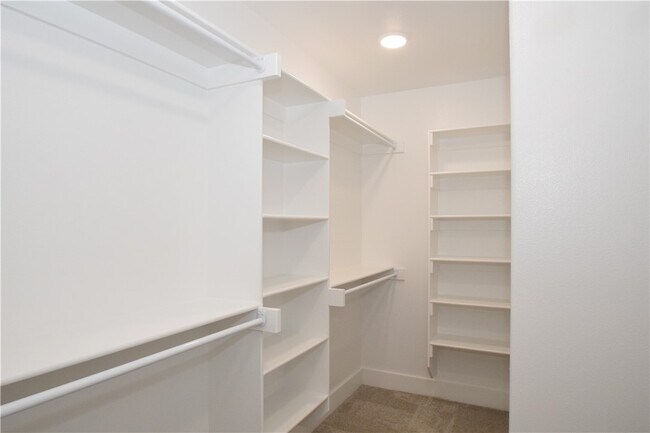 Building Photo - 320 Palm St