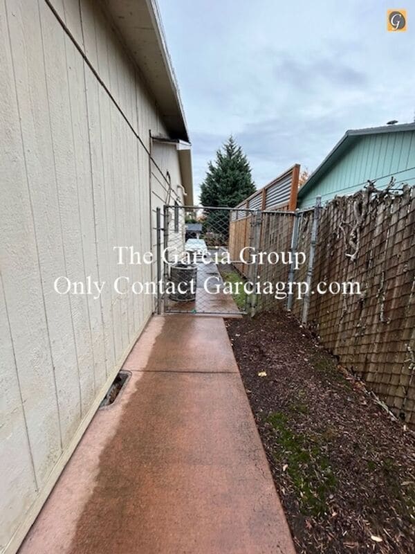 Building Photo - 14465 SE Bevington Ct