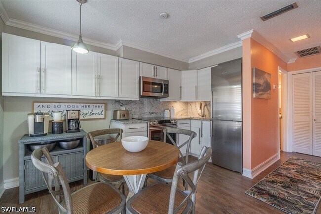 Building Photo - 1215 Edington Pl