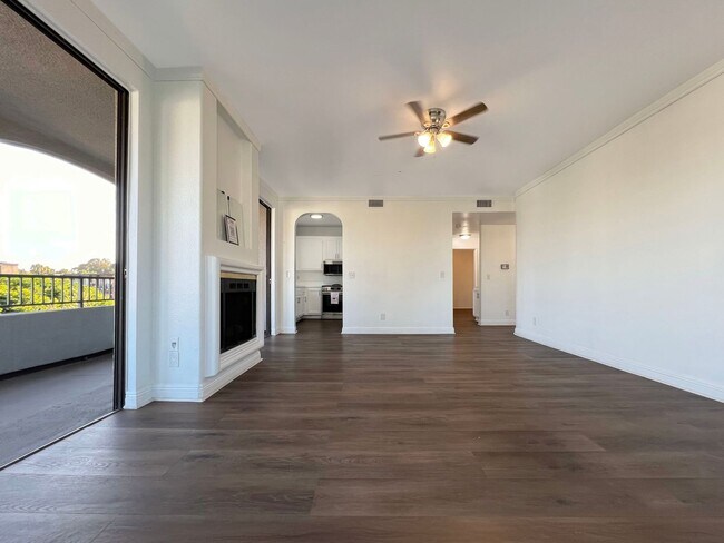 Building Photo - **555 Maine Ave #304 Long Beach** Upstairs 3 bedroom 2 bath - 2 weeks free OAC!!