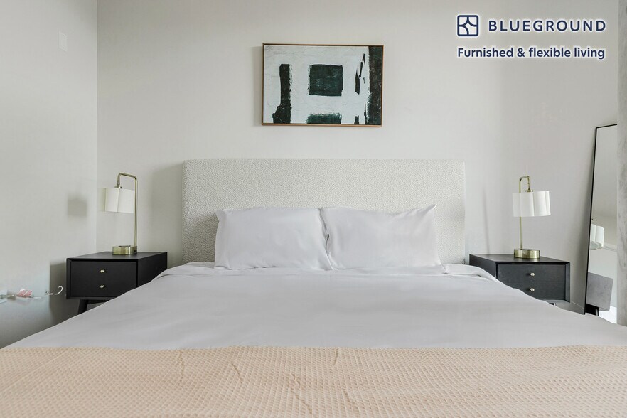 Building Photo - 730 W Couch Pl