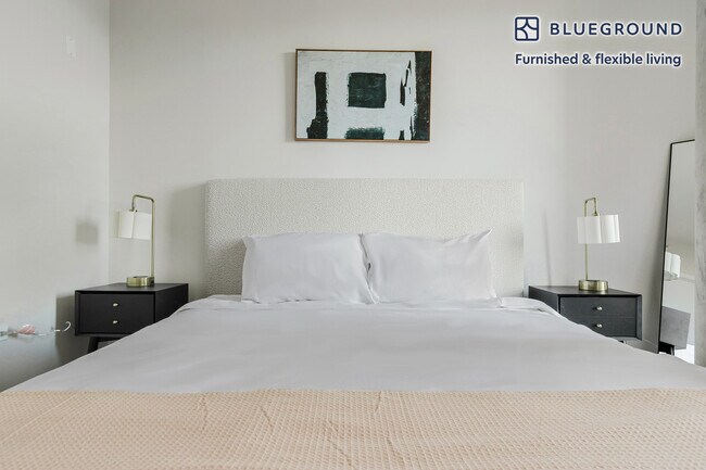 Building Photo - 730 W Couch Pl