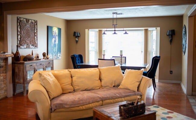 Building Photo - 1911 Shadow Bend Dr