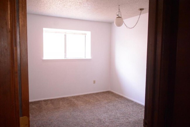 Building Photo - Pepper Tree - 207 28th St.