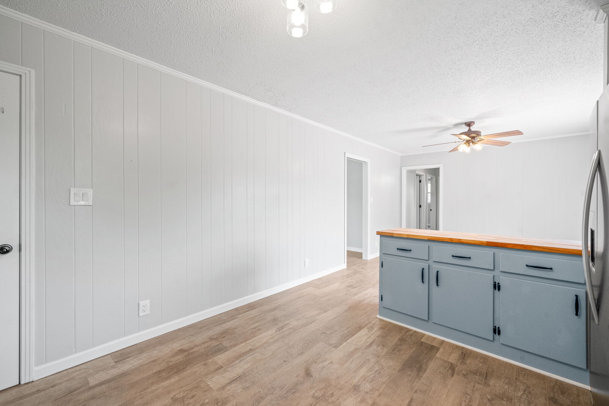 Building Photo - 208 Aster Dr