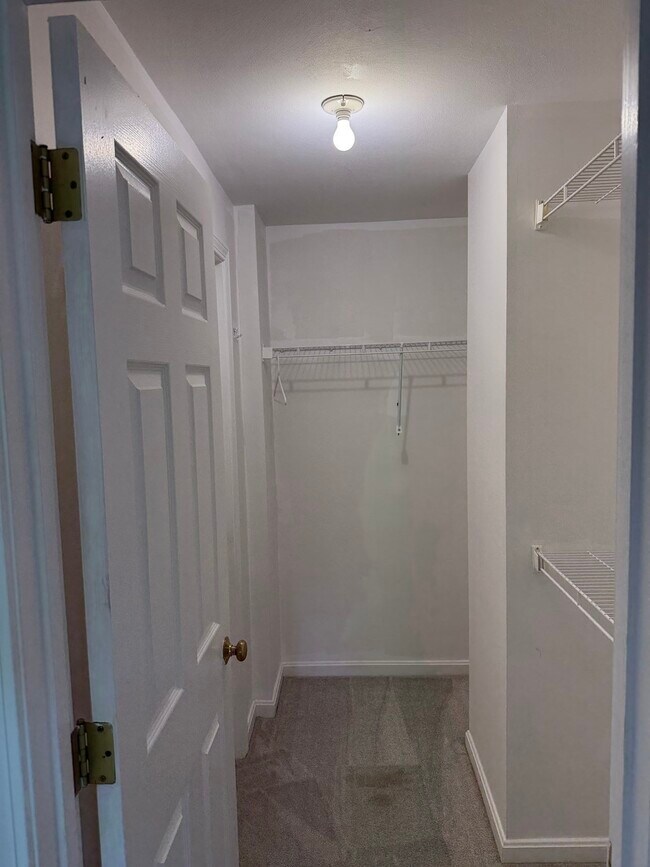 Building Photo - 4 Country Hollow Ln