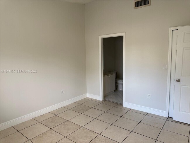 Building Photo - 2920 SE 13th Rd