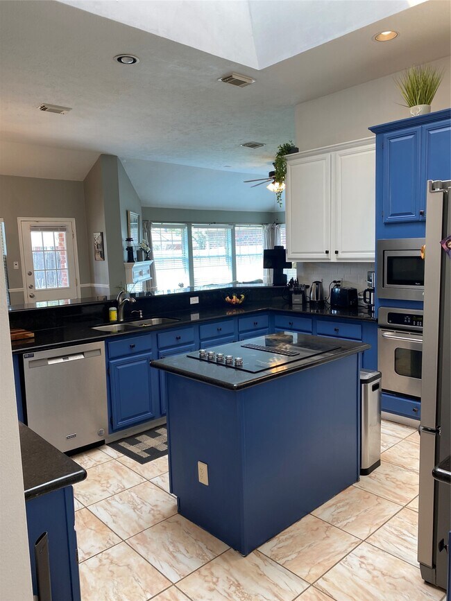 Building Photo - 1142 Knoll Crest Ct