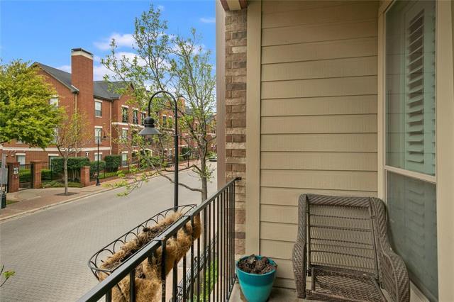 Building Photo - 2204 Marilla St