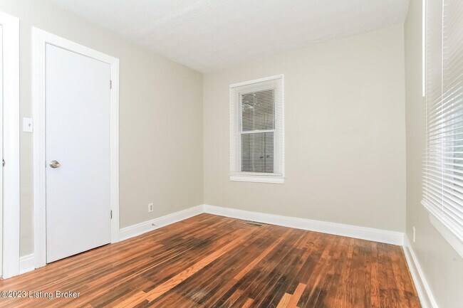 Building Photo - 2906 Wyandotte Ave