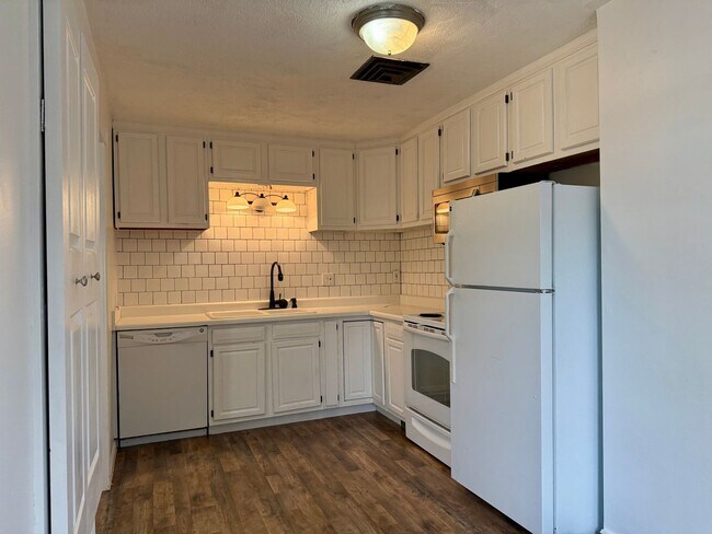 Building Photo - Updated Bountiful Home | 3 Beds, Finished ...