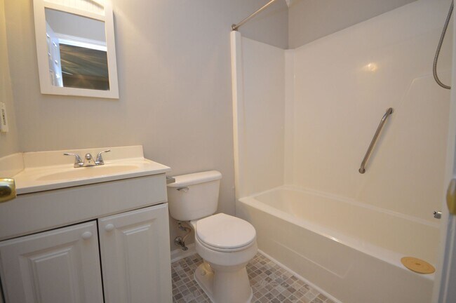 Building Photo - 616 Applecross Dr