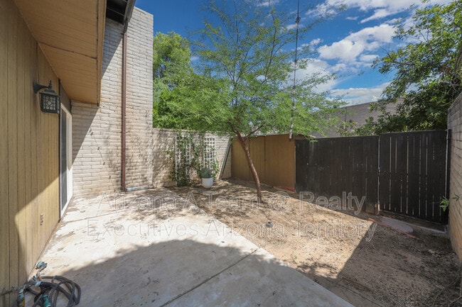 Building Photo - 5701 E Glenn St