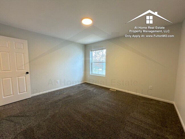 Building Photo - Greystone Court 1011-1013 Duplex