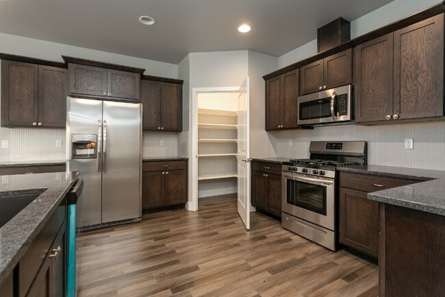 Building Photo - 1102 Chinook Dr