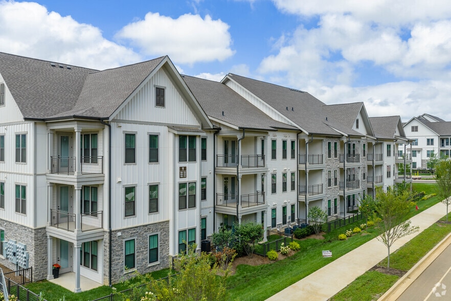 Building Photo - Cantara at Legacy Pointe