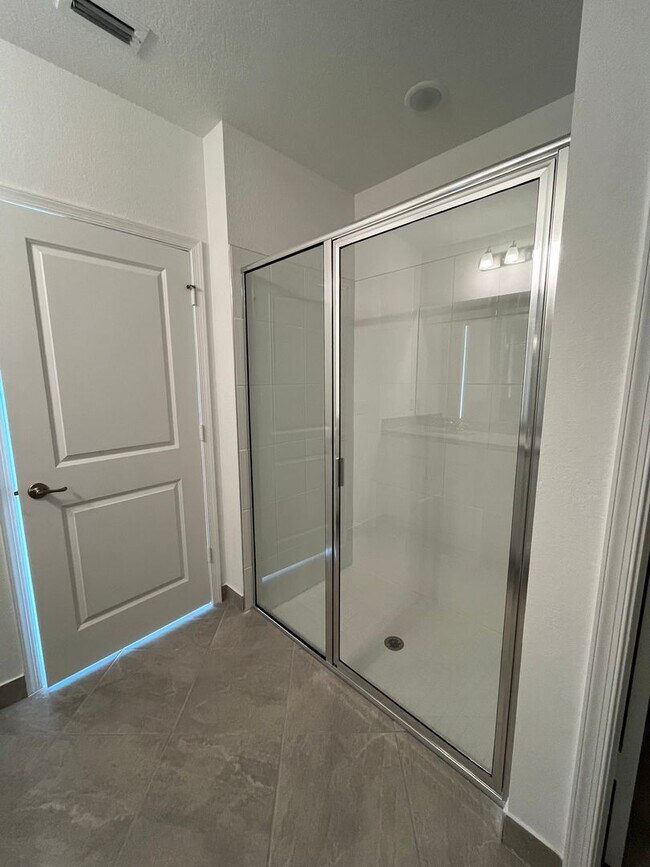 Building Photo - Annual Rental in Port St Lucie