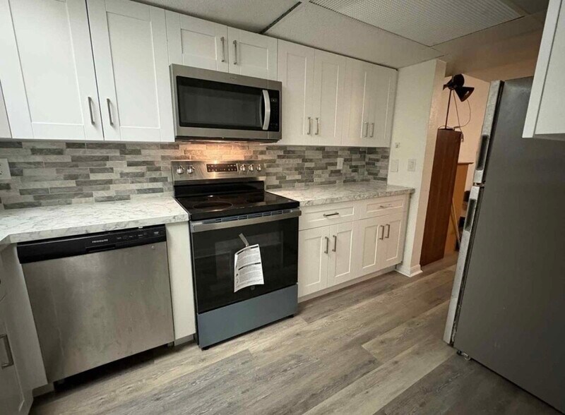 Building Photo - 65 Seton Trl
