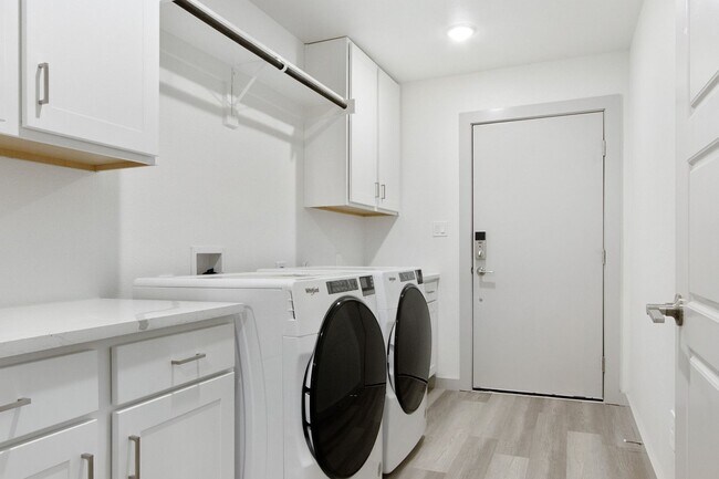 Building Photo - ** MOVE IN SUMMER 6/28/2028 **  4 Bedroom 4.5 Bathroom Very Short walk to TCU campus