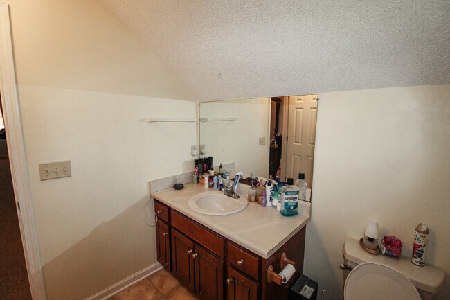 Building Photo - 802 N Taylor Ct