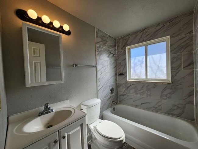 Building Photo - Cozy 2-Bed, 1-Bath Apartment – Upper Level with Covered Outdoor Space!