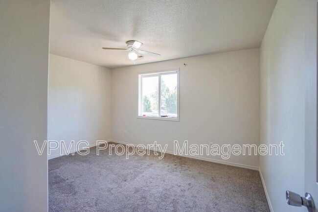 Building Photo - 8907 NE 84th St