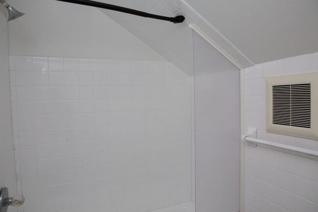 Building Photo - 180 N Main St