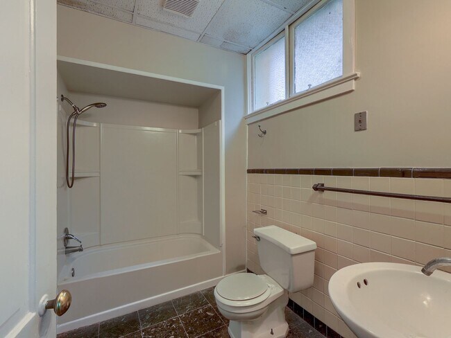 Building Photo - 2210 N 3rd St