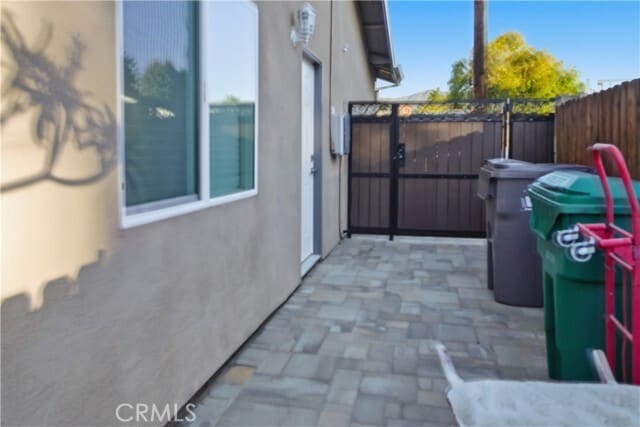 Building Photo - 215 E 2nd St