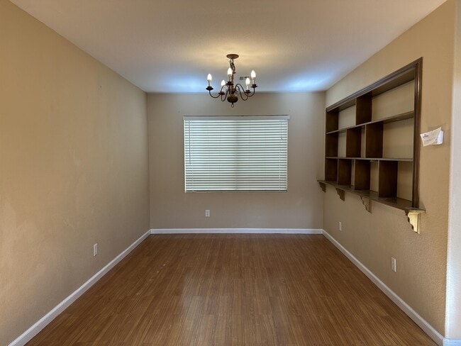 Building Photo - 5537 Spruce Hill Ct