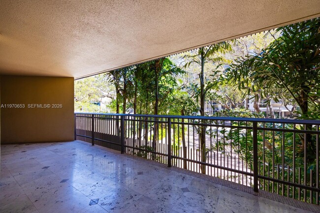 Building Photo - 2901 S Bayshore Dr