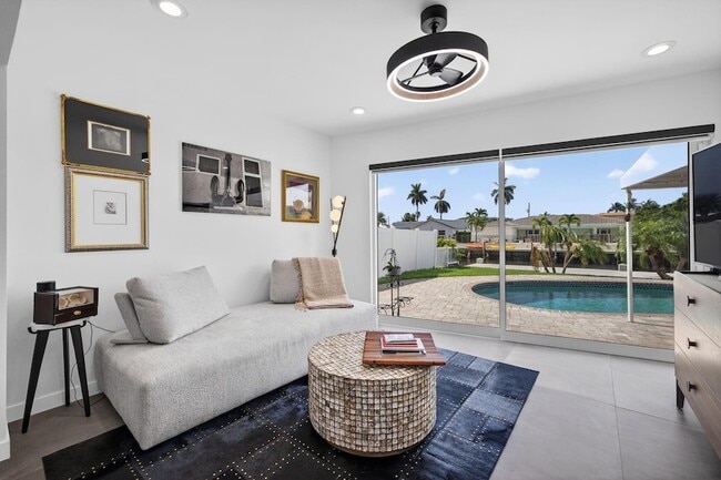 Building Photo - 2720 NE 59th St