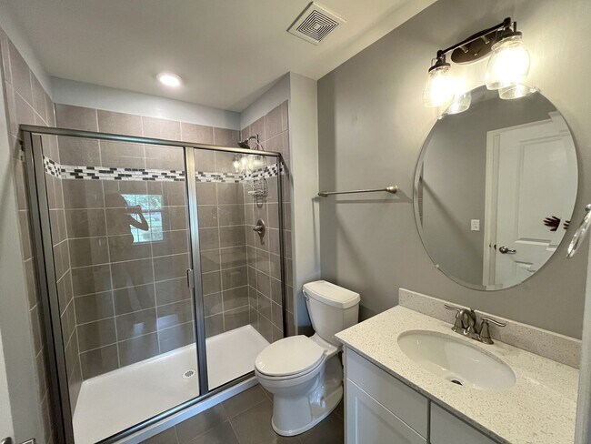 Building Photo - SPACIOUS FRANKLIN HOME WITH UPGRADES