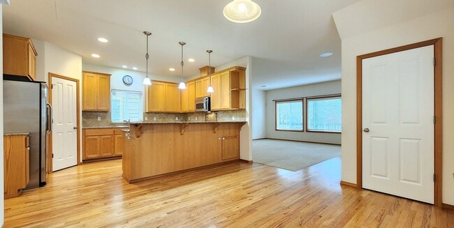 Building Photo - Home in Everett 3 Beds 2.5 bath - Pet Frie...