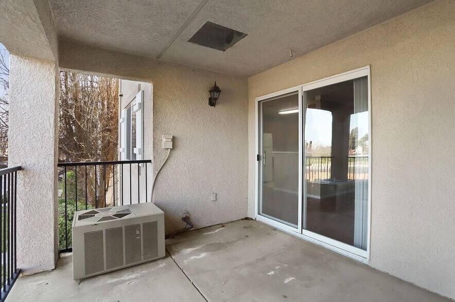 Patio - 565 Peerless Way