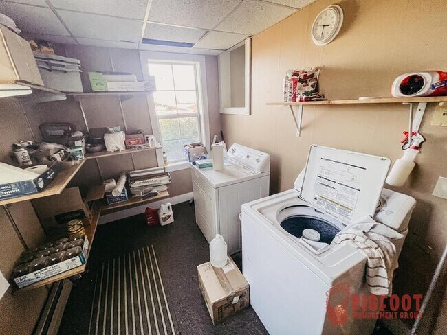 Building Photo - 4015 Green Meadow Dr