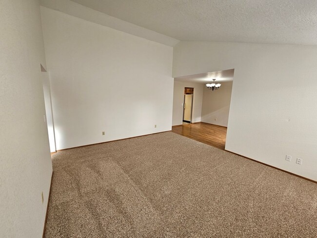 Building Photo - 855 Fran St SE