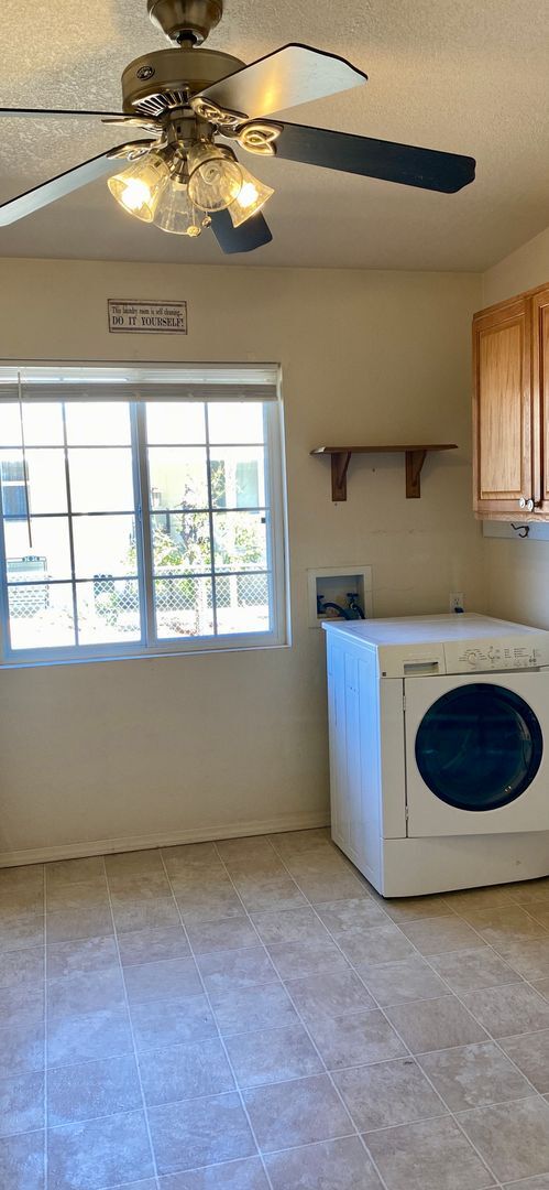 Building Photo - 2 Bedroom With Lots of Space