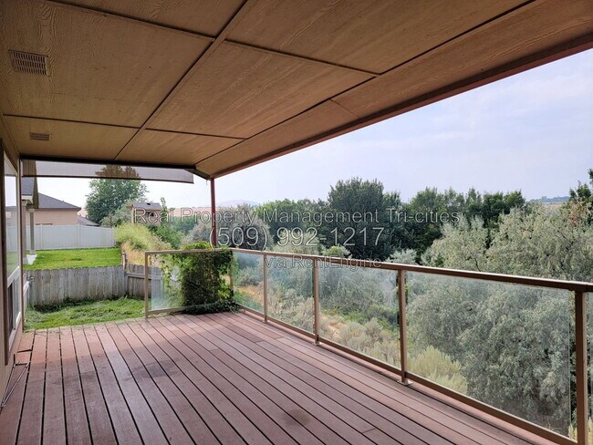 Building Photo - 689 Tanglewood Dr