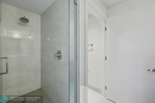 Building Photo - 16385 Biscayne Blvd