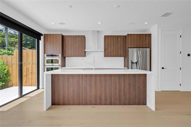 Building Photo - 2710 SW 34th Ave