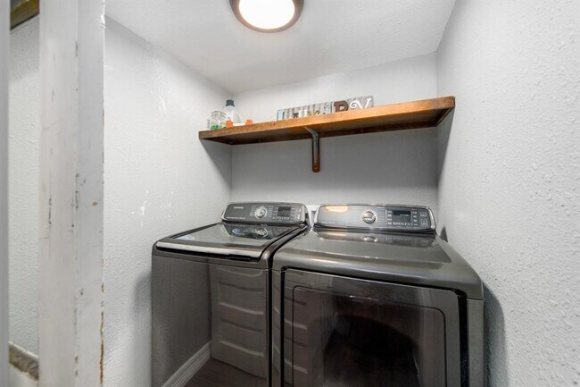 Building Photo - 12500 Melville Dr