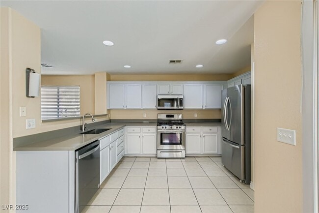 Building Photo - 5986 Ambleshire Ave