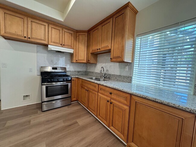 Building Photo - Upgraded 1 bedroom 1 bathroom, Great Glendale Location