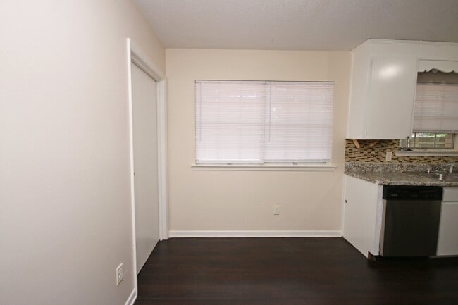 Building Photo - 4/2 Brick Home in Northeast Pensacola for ...