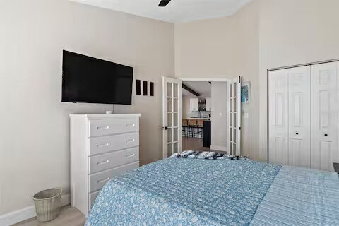 Building Photo - FURNISHED AVAILABLE JANUARY 2026. Beach Re...