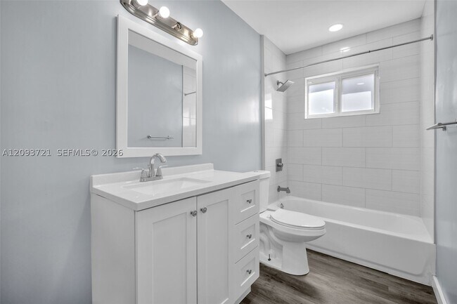 Building Photo - 609 N 46th Ave