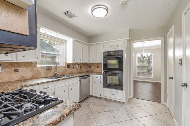 Building Photo - 12610 Ivyforest Dr