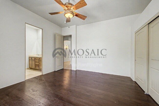 Building Photo - 14006 E Mark Ln